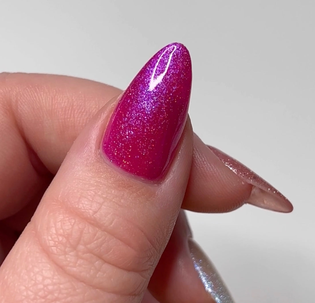 DND DC Mermaid Soak off Gel in holographic glitter - #245 Brizo