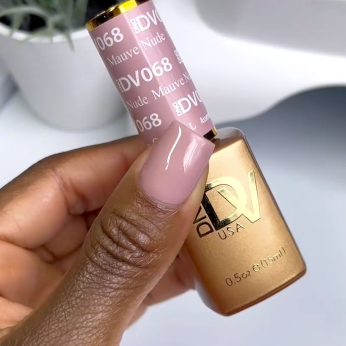 DND Diva Gel & Nail Polish - Mauve Nude #068