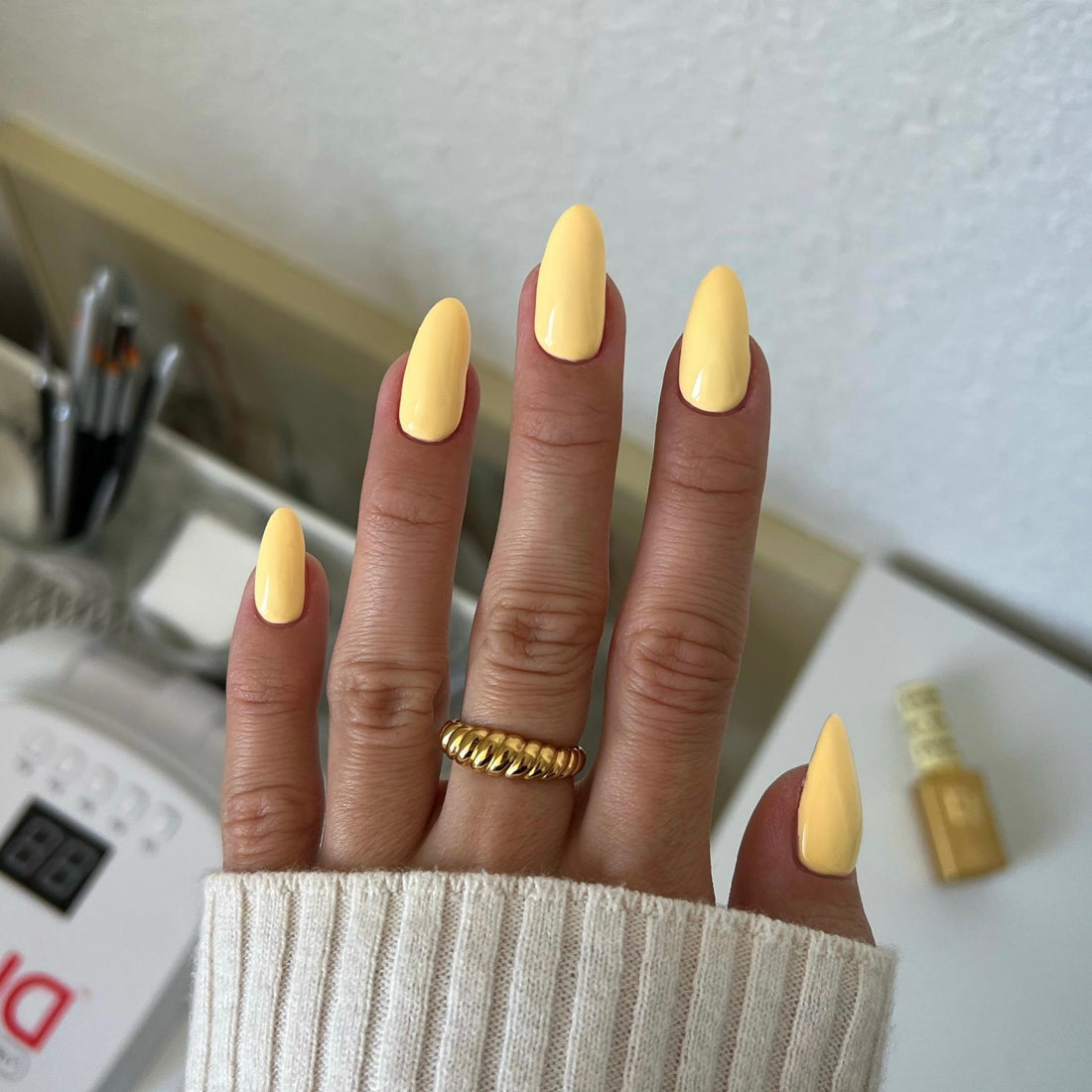 DND Diva Gel & Nail Polish - Dandelion #084