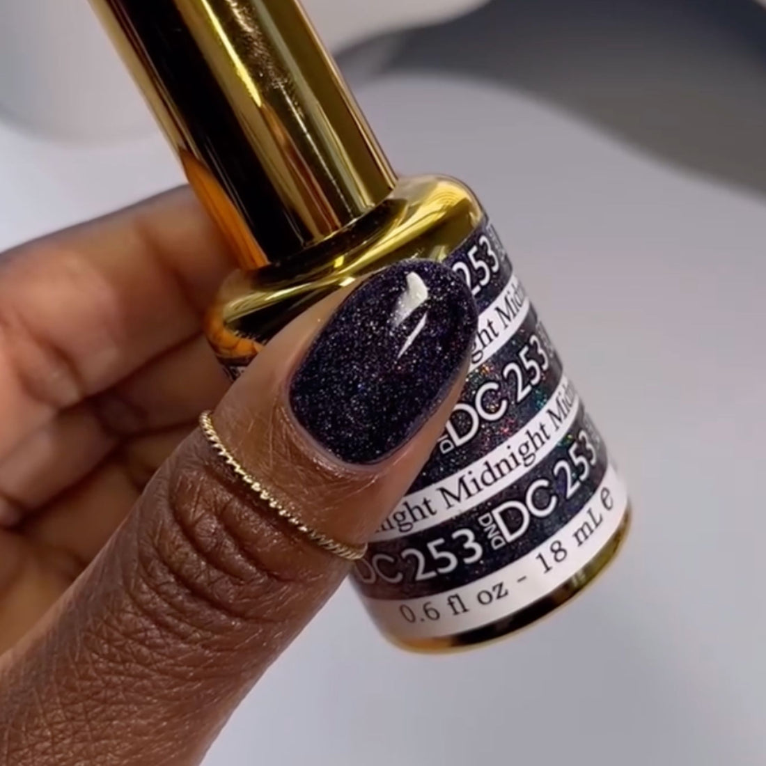 DND DC Mermaid Soak off Gel in holographic glitter - #253 Midnight