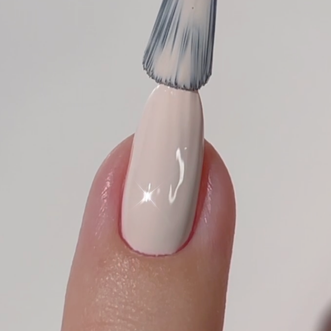 DND Diva Gel & Nail Polish - Vanilla Crème #043