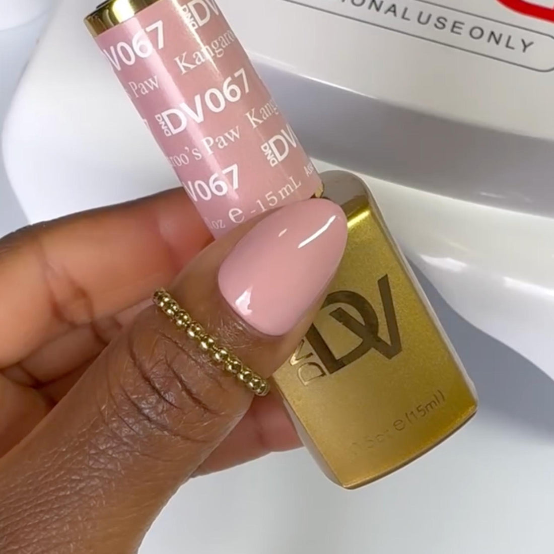 DND Diva Gel & Nail Polish - Kangaroo’s Paw #067