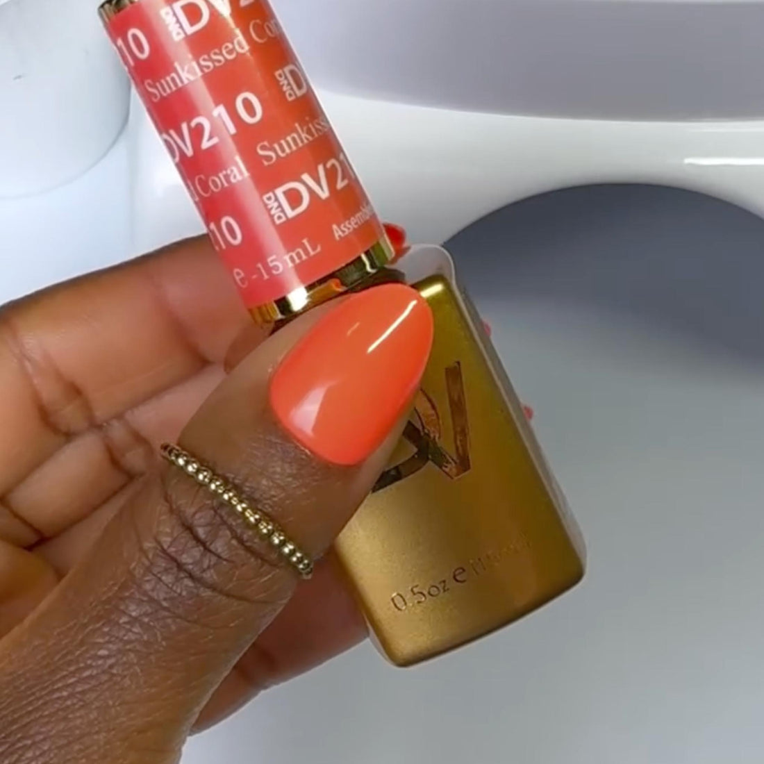 DND Diva Gel & Nail Polish - Sunkissed Coral #210