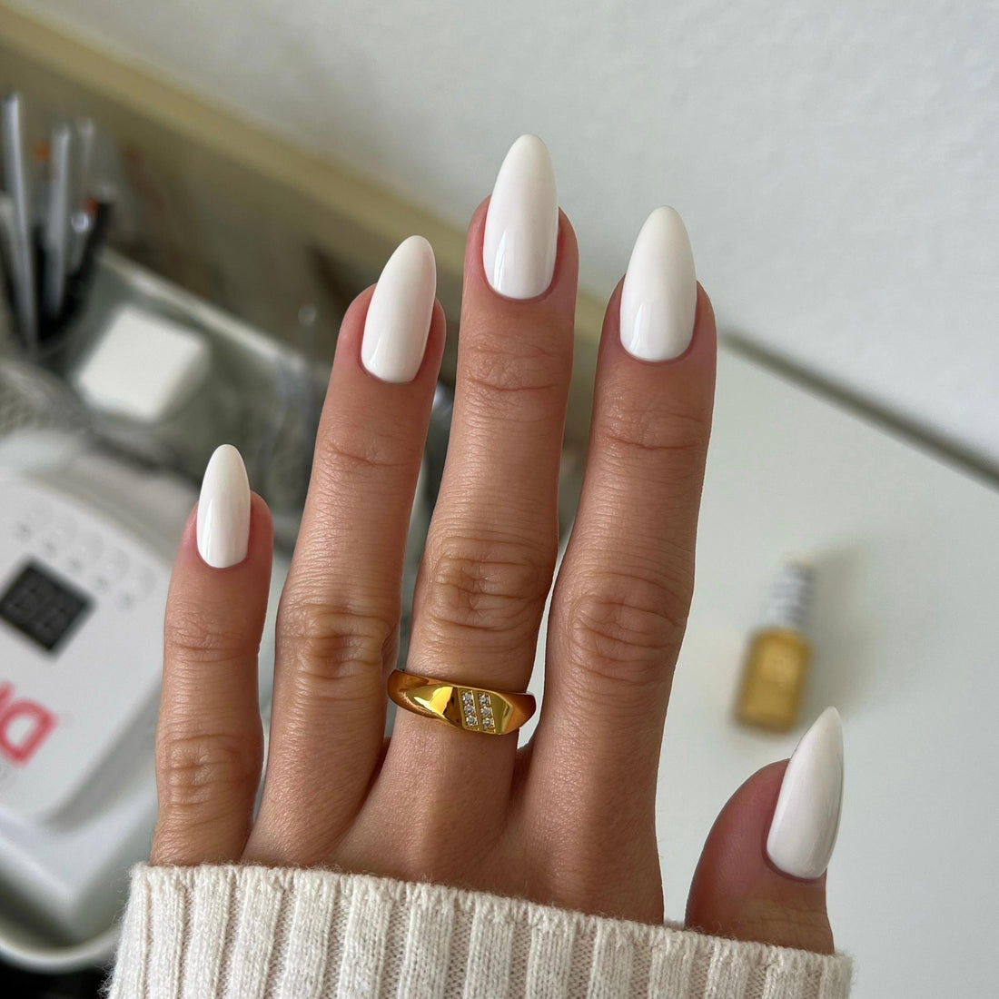 DND Diva Gel & Nail Polish - Creampuff #074