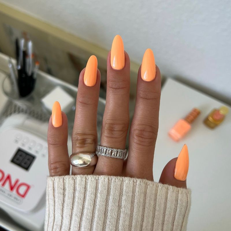 DND Diva Gel & Nail Polish - Crème Peach #145