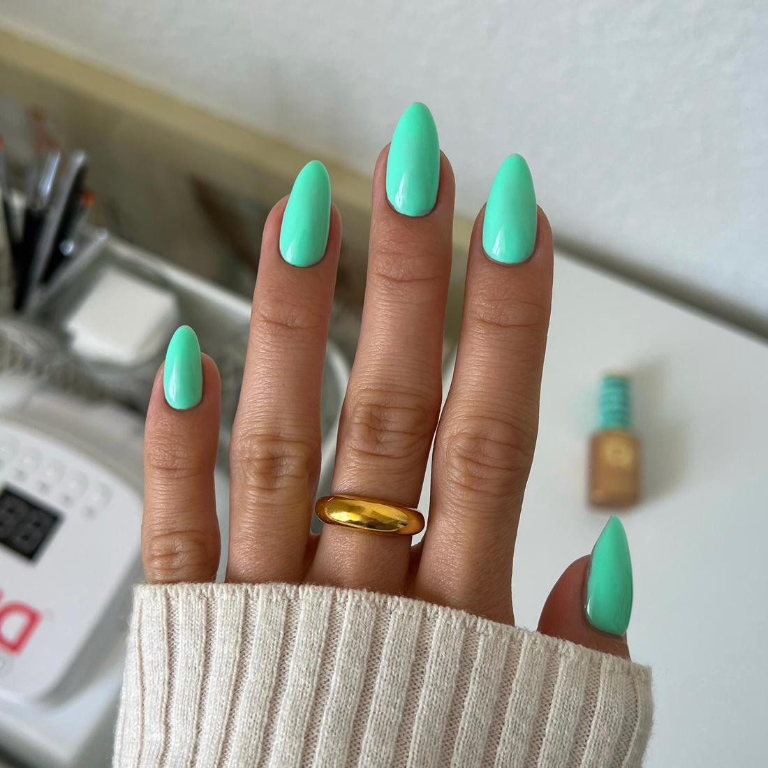 DND Diva Gel & Nail Polish - Sound Of Rain #273